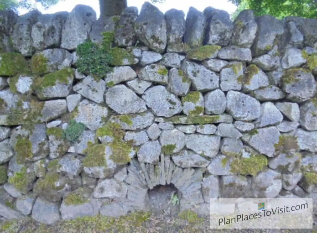 Dry Stone Walls in Yorkshire - Smoots for  allowing passage of small animals such as hedgehogs